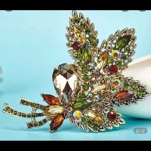 Crystal flower brooches